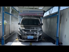 ช่างของเรากําลังติดตั้งเครื่องซักรถให้ลูกค้าในไต้หวัน