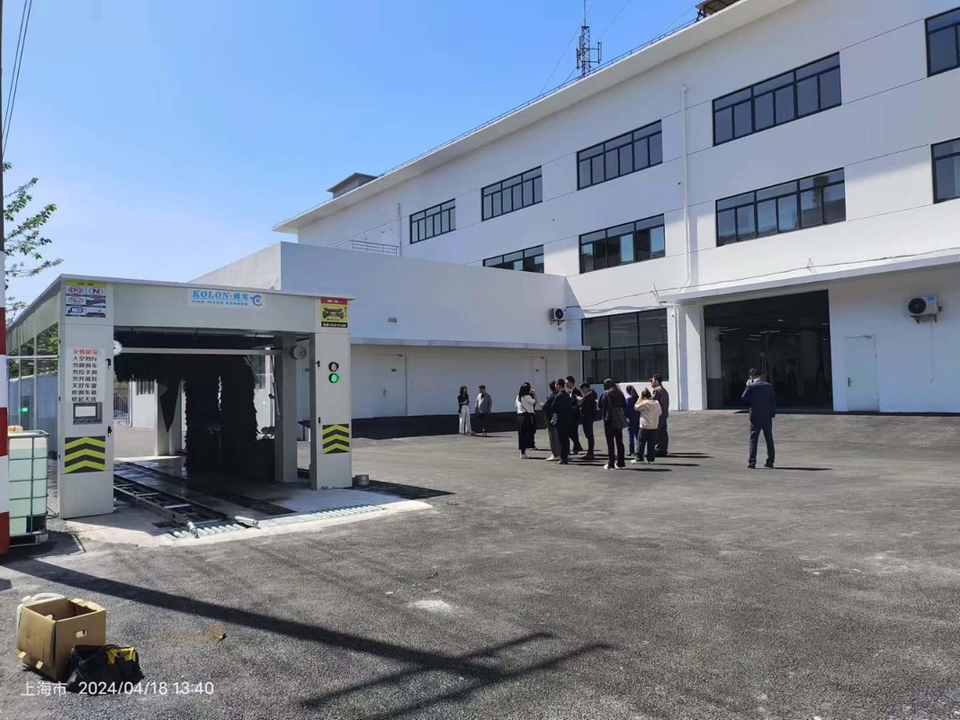 เครื่องล้างรถแบบอุโมงค์ประสิทธิภาพ ใช้น้ําและพลังงานต่ํา 0.7 Kwh/Car